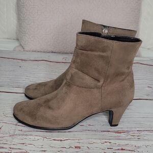 AEROSOLES Tan Faux Suede Ankle Boots SIZE 7.5